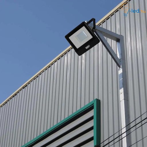 V-TAC 20W MOZGÁSÉRZÉKELŐS LED REFLEKTOR 100° 3000K FEKETE HÁZAS (SAMSUNG CHIP) - 20259