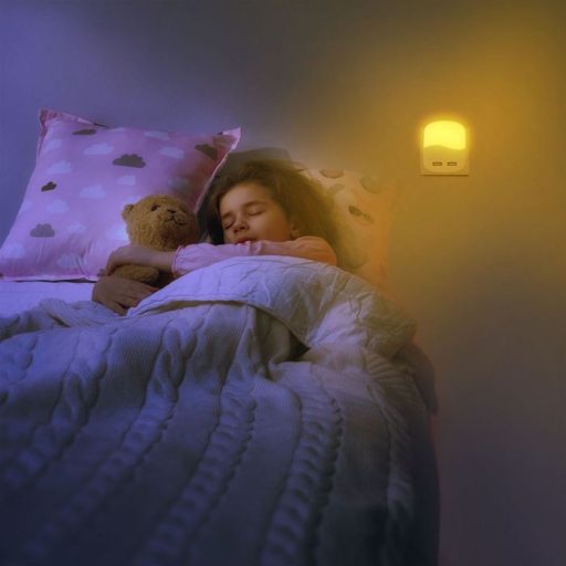 V-TAC LED éjszakai fény alkonykapcsolóval, USB aljzattal 0.4W 120° 3000K négyzet (Samsung Chip) - 507