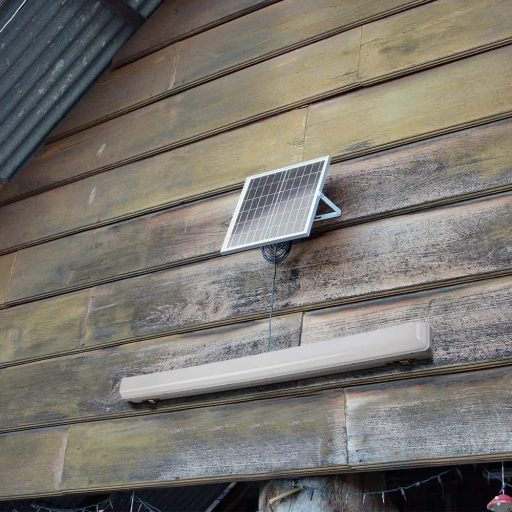 V-TAC LED napelemes (SOLAR) lámpa mozgásérzékelővel, RF távirányítóval 3 az 1-ben 25W IP65 - 6500