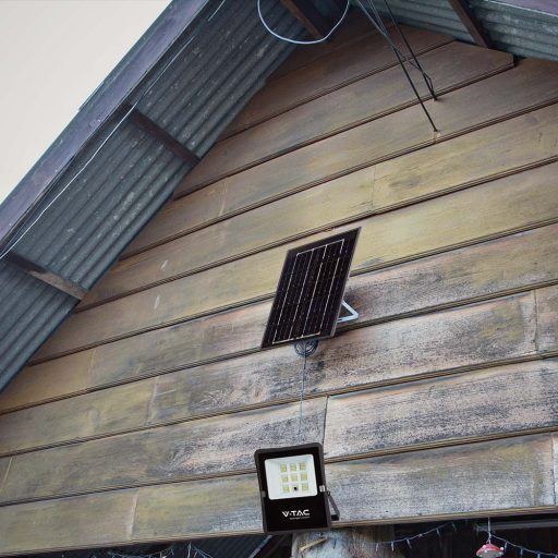 V-TAC 6W LED napelemes (SOLAR) reflektor távirányítóval 120° 4000K fekete házas  - 6965