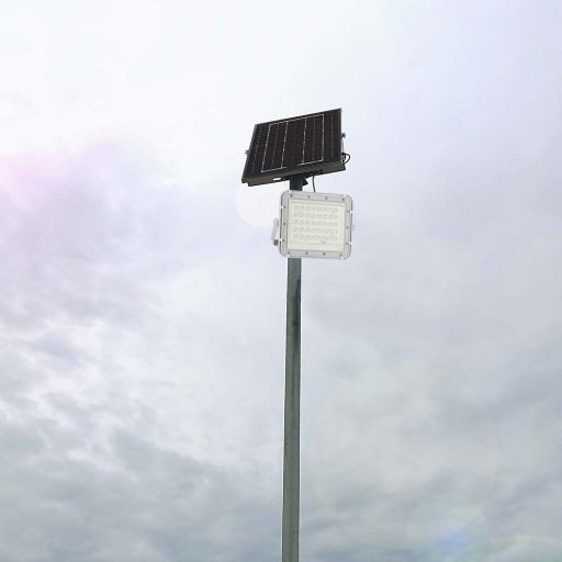 V-TAC 8W LED napelemes (SOLAR) reflektor távirányítóval 120°4000K fehér házas  - 7842
