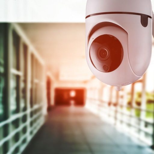 V-TAC 1080P IP beltéri kamera tápcsatlakozóval automatikus követés funkcióval - 8439