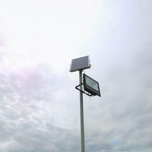 V-TAC 12W LED napelemes (SOLAR) reflektor távirányítóval 120° 4000K fekete házas  - 8573