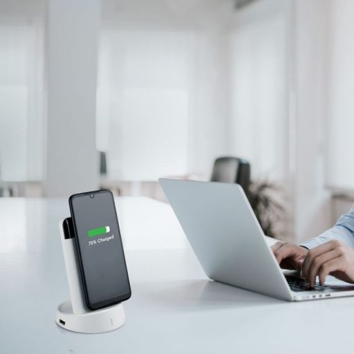 V-TAC POWER BANK 8000mAh vezetéknélküli töltő dokkoló kijelzővel - Fehér - 8861