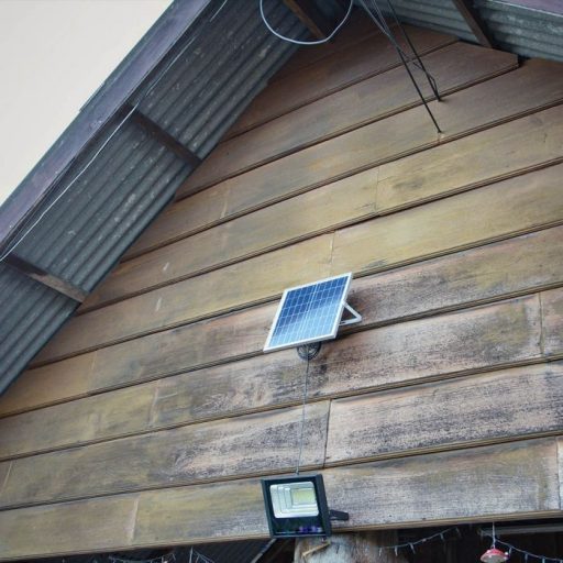 V-TAC 16W LED napelemes (SOLAR) reflektor távirányítóval 120° 6000K fekete házas  - 94008